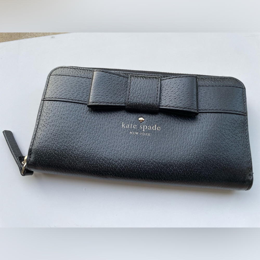 Kate Spade GUC Accordion Zip Around Wallet in Black